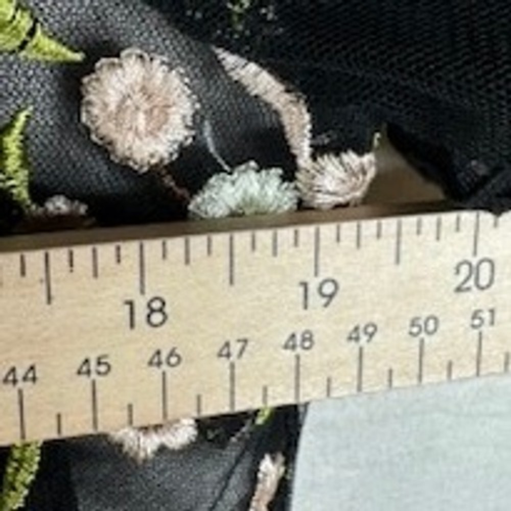 Forever‎ 21 Contemporary Floral Embroidered Cami Sheer Blouse size Large Black - Picture 6 of 7